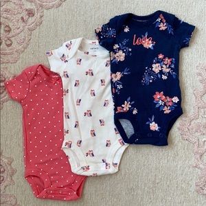 Carter’s 3pc onesie set